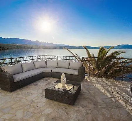 Vila Kapetan Stan Sleeps 8 Pool Air Con Posedarje