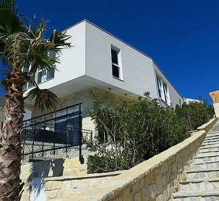Kapetan Stan Sleeps 8 Pool Air Con *