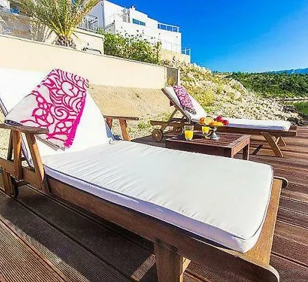 Vila Kapetan Stan Sleeps 8 Pool Air Con