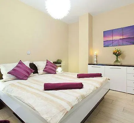 Vila Kapetan Stan Sleeps 8 Pool Air Con *
