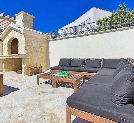Kapetan Stan Sleeps 8 Pool Air Con Vila
