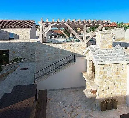 Kapetan Stan Sleeps 8 Pool Air Con Villa